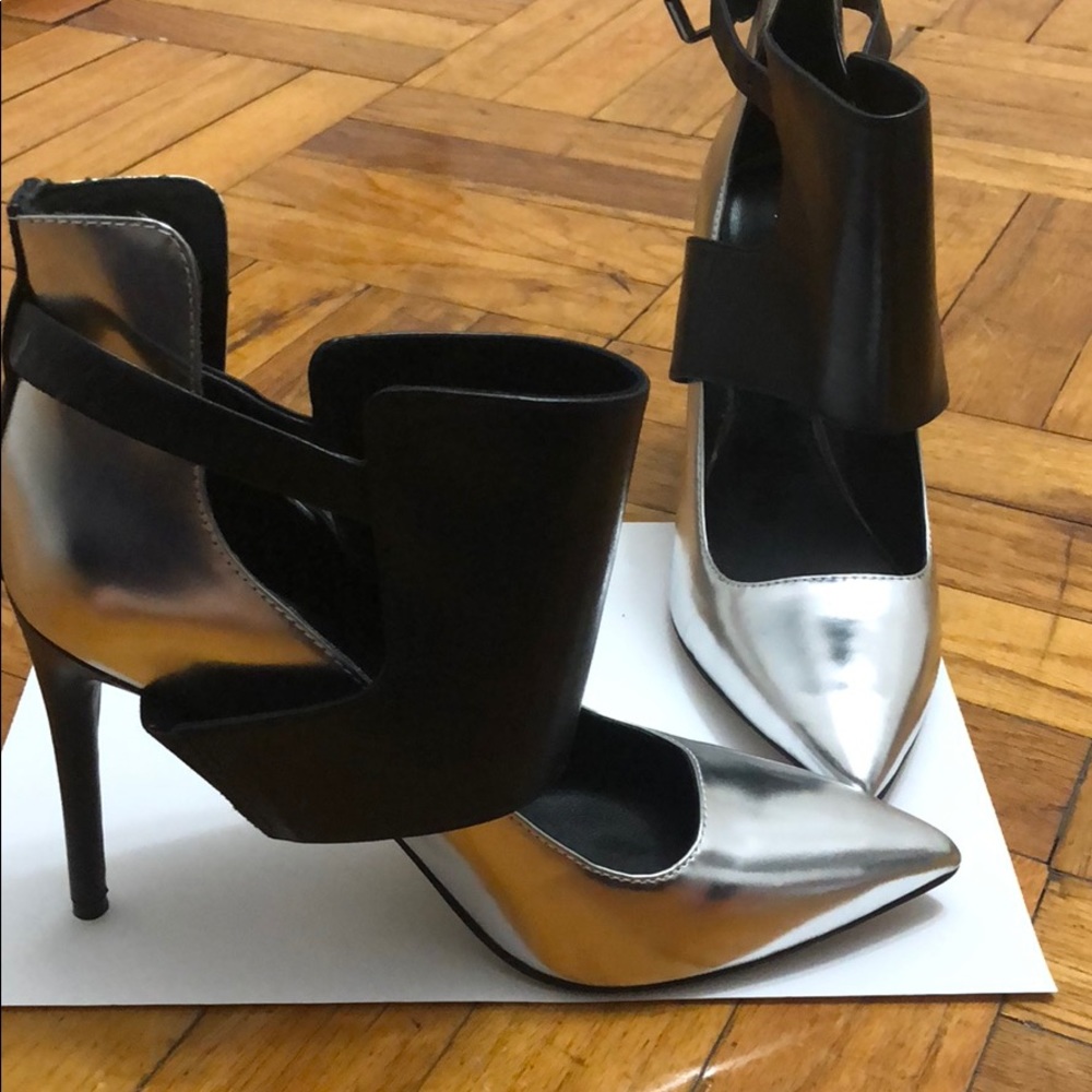 Silver Kenneth Cole Pumps with black leather cuff